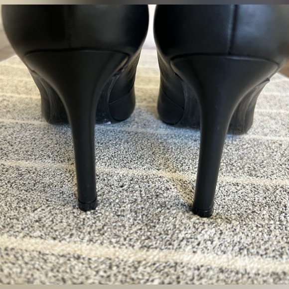Karl Lagerfeld Black Leather Pump - Picture 4 of 9